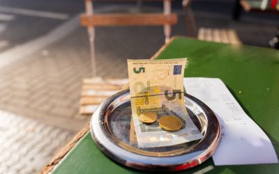 Inhoudingsplicht horecawerkgever voor fooien?
