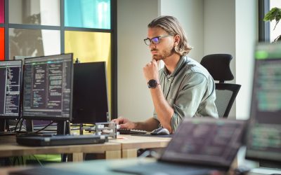 Opdrachtovereenkomst voor 16 uur per week sinds 2009: dienstbetrekking?